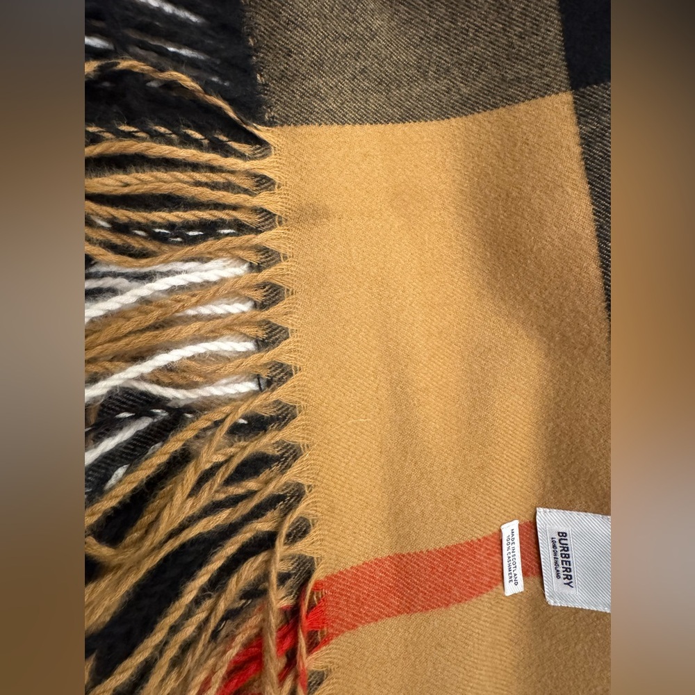 NEW XL BURBERRY LONDON 2025 Half Mega Giant Check Cashmere Scarf Shawl Wrap - Picture 9 of 13